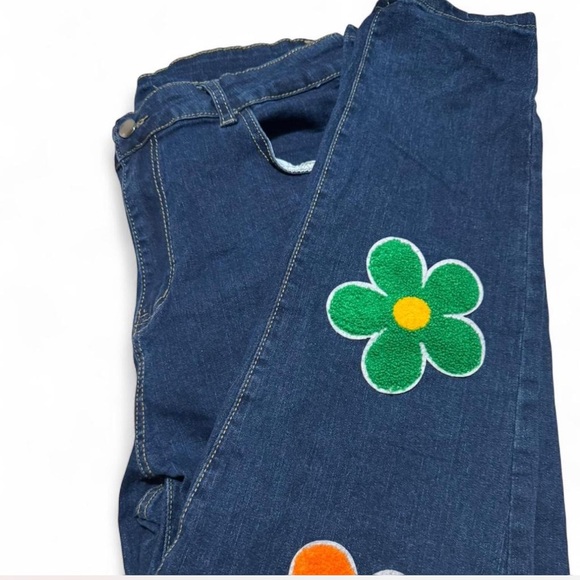 SHEIN Floral Blue Denim Jeans 🌸🌺💐 - Picture 6 of 7